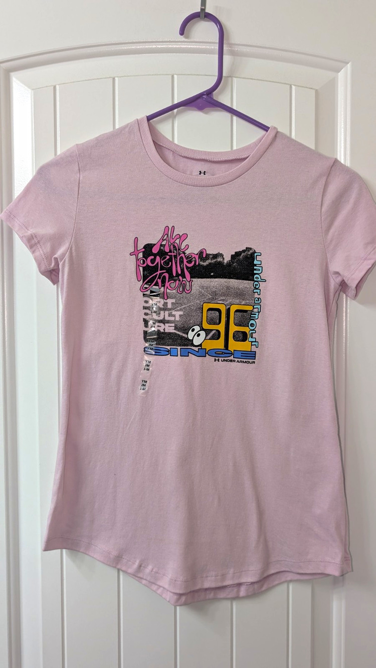 Under Armour Girls Pink Graphic Logo T-Shirt Loose Fit Crew Neck Short Sleeve M